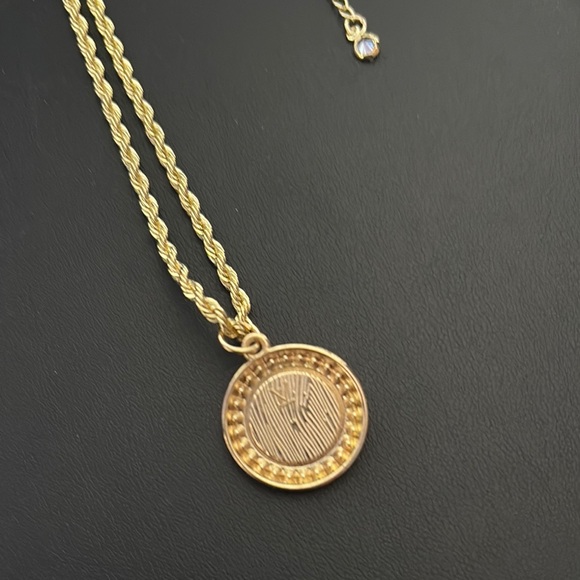 Louis Vuitton Gold Pendant Necklace with unbranded chain - Picture 4 of 5